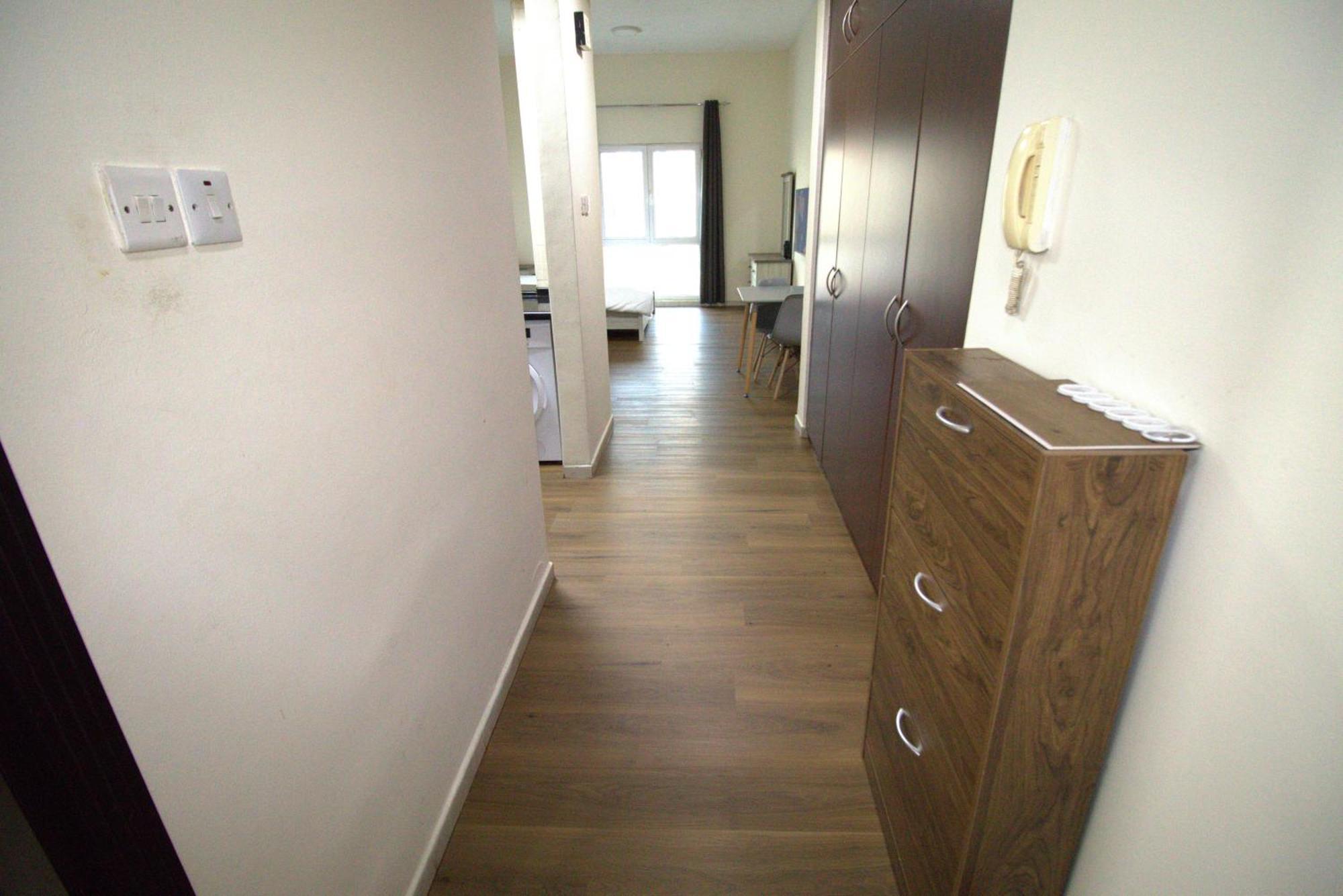 Apartment Druvya Homes, Bld Dg059, Street No,4 Discovery Gardens, Close To The Gardens Metro 3 Minutes Walkable