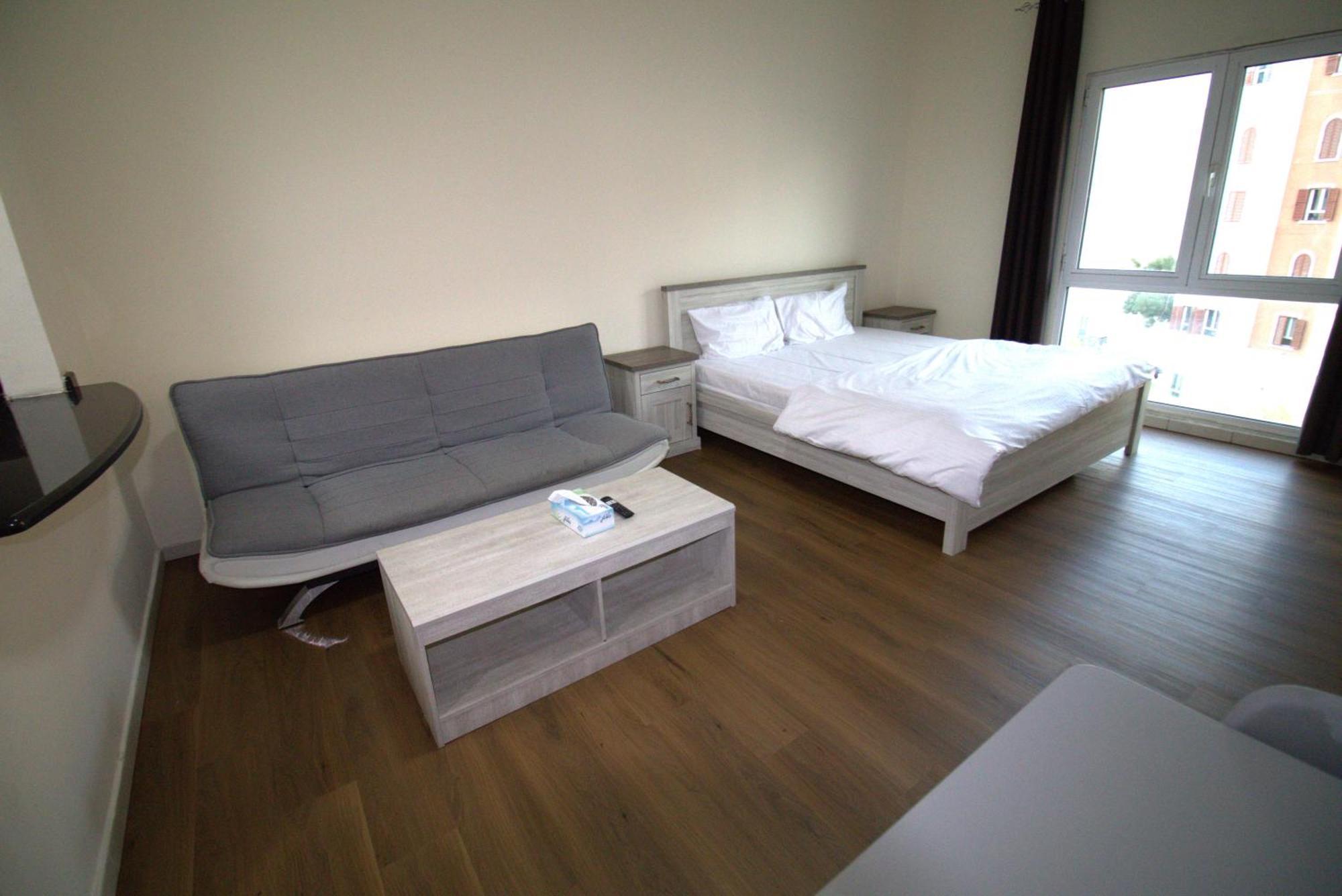 Druvya Homes, Bld Dg059, Street No,4 Discovery Gardens, Close To The Gardens Metro 3 Minutes Walkable Apartment
