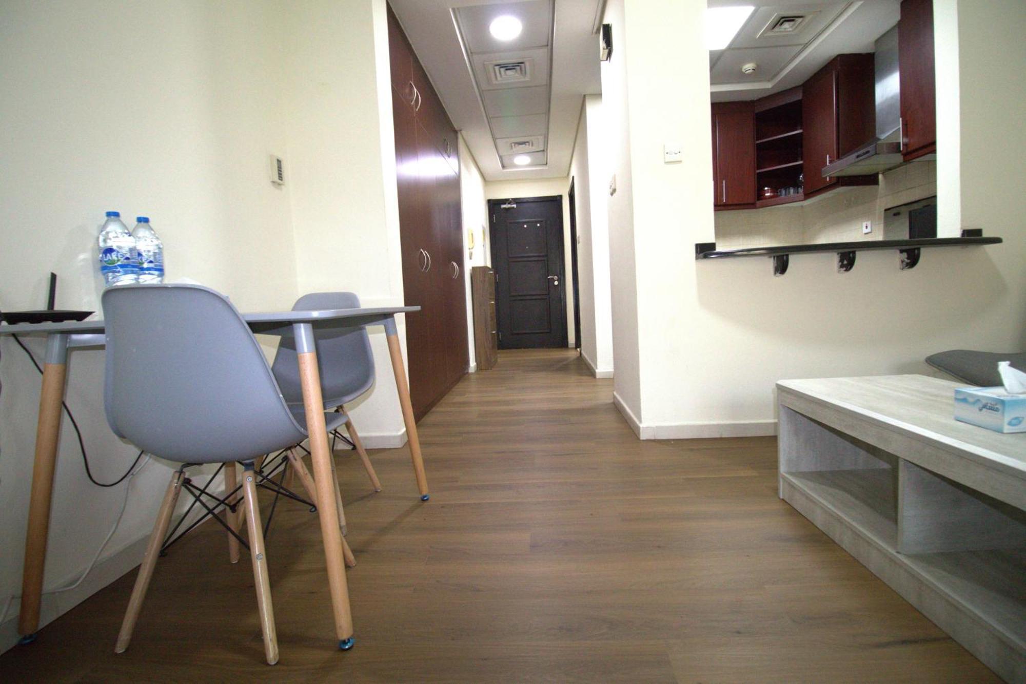 Druvya Homes, Bld Dg059, Street No,4 Discovery Gardens, Close To The Gardens Metro 3 Minutes Walkable Apartment *